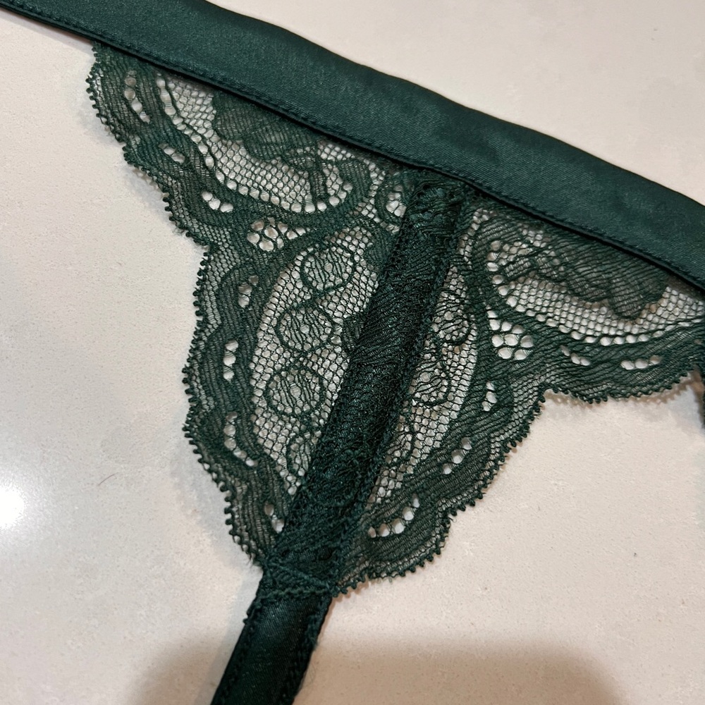 Victoria’s Secret Very Sexy Shine Strap Lace Garter Belt - Picture 8 of 10